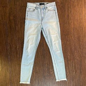 Lucky Brand | Light Blue Skinny Denim Jeans with Fringed Hem Size: 4/27